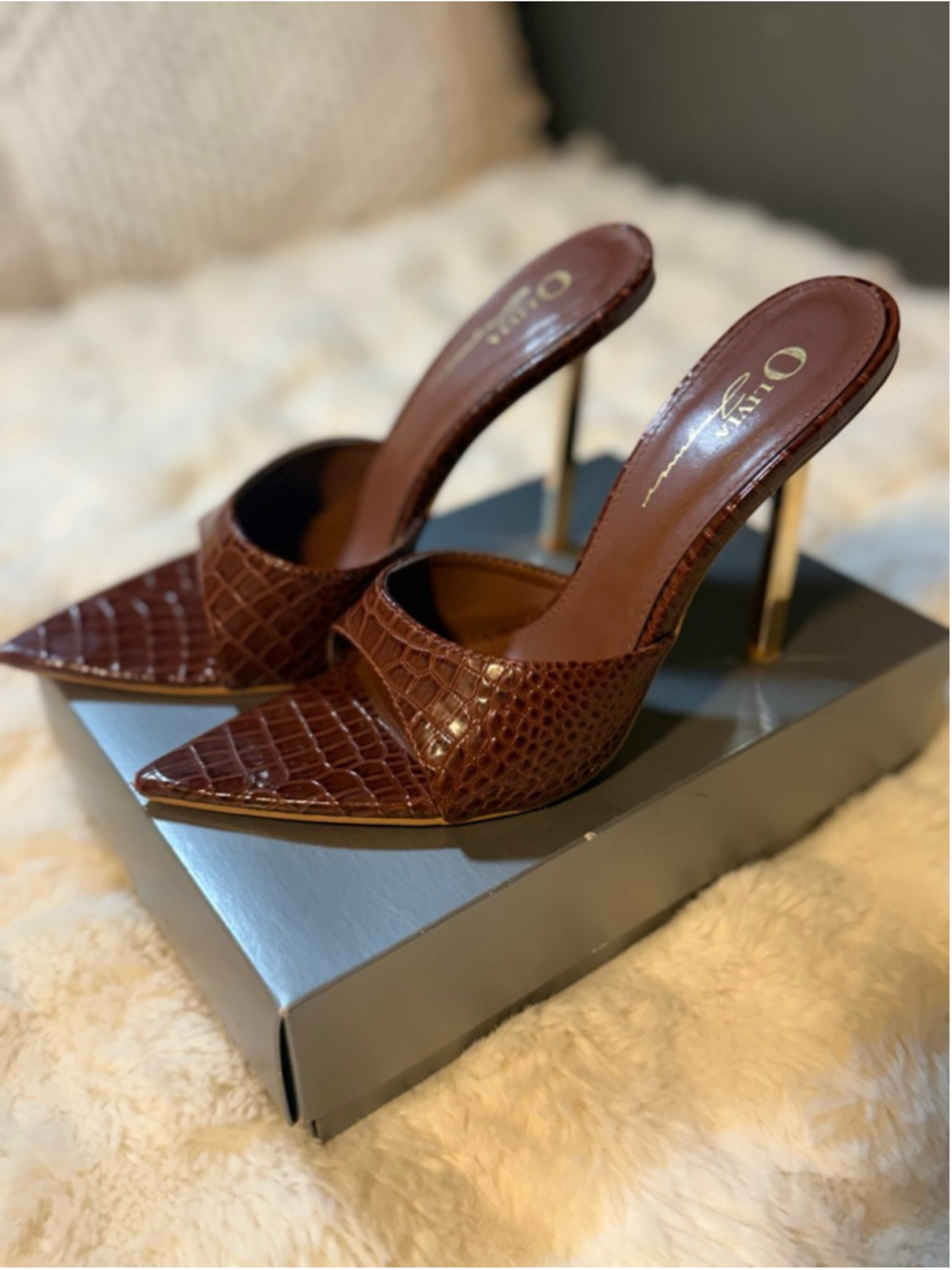 Preowned, Olivia Jaymes stiletto mules,pointed toe, croc embossed, brown , 8.5 - Picture 3 of 5